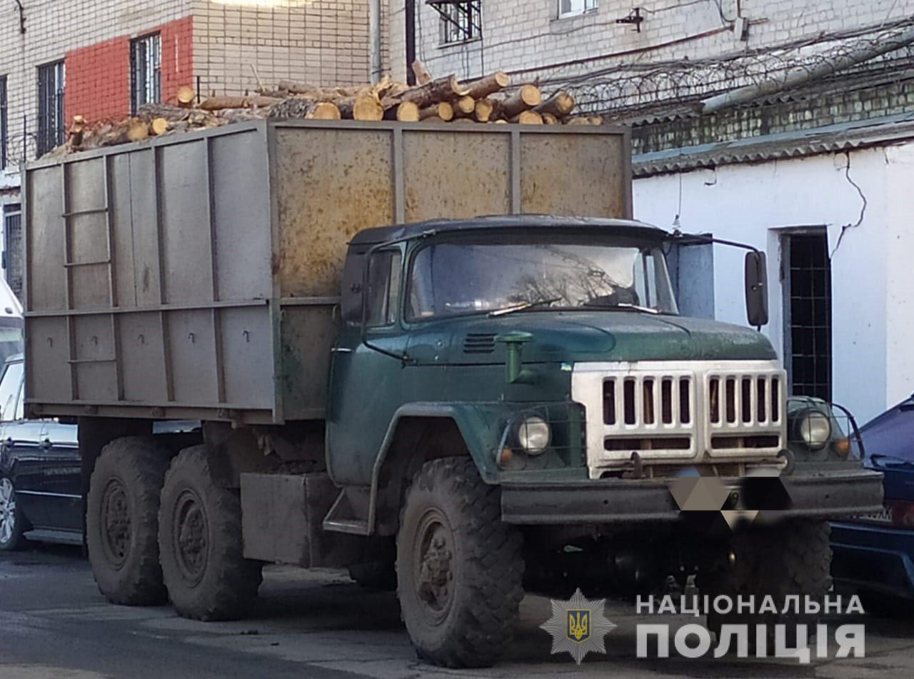 В Павлограде полиция остановила две машины с древесиной без документов |  Незалежний портал Павлоград.dp.ua